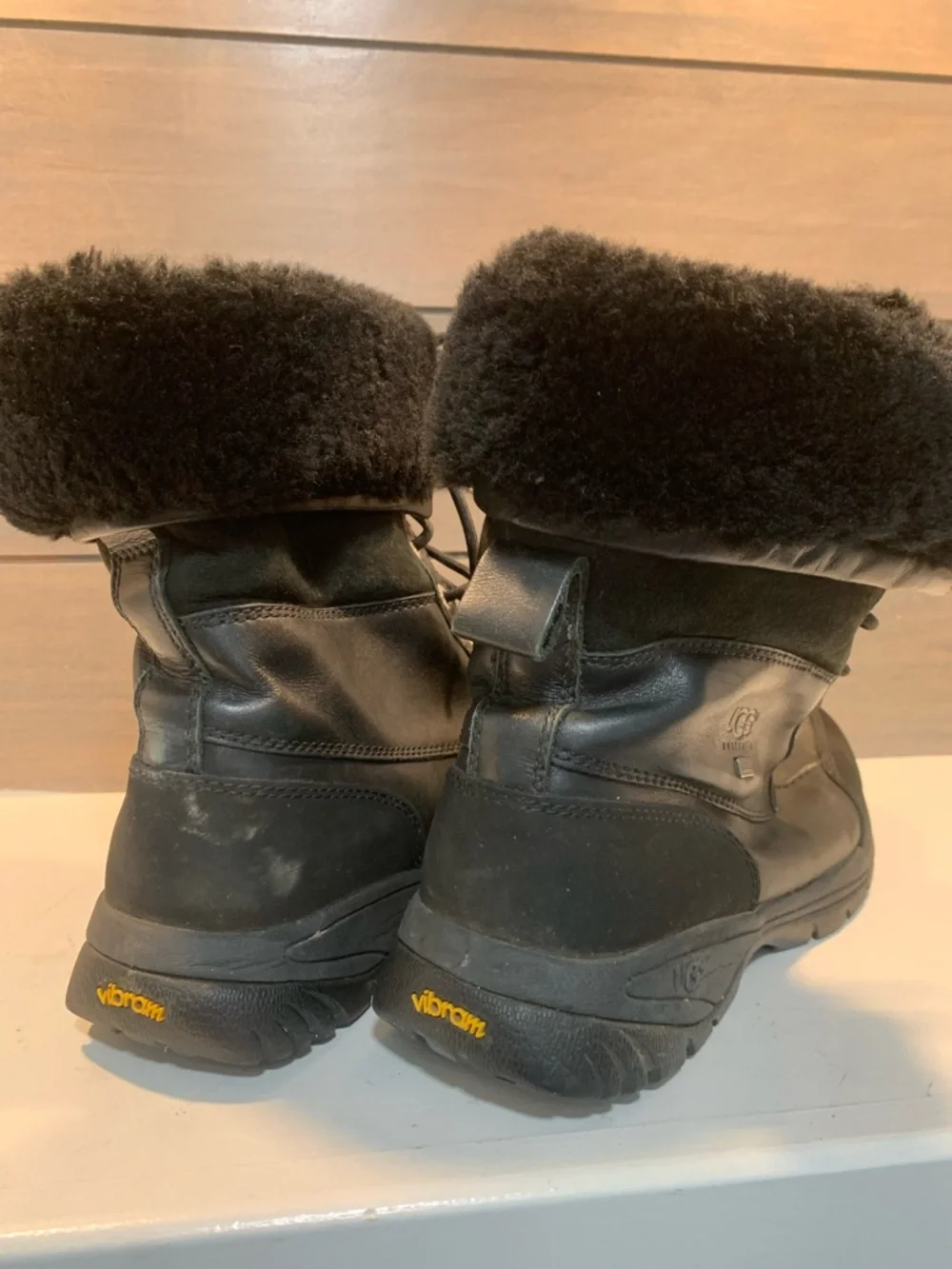 Ugg Mens Butte Waterproof Winter Boots Black Leather Sheepskin Size 10 Casual